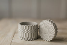 Load image into Gallery viewer, Geometric Vessel